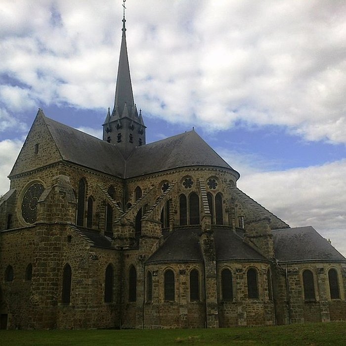 Photo de Abbaye des bénédictins saint-Pierre dOrbais-lAbbaye