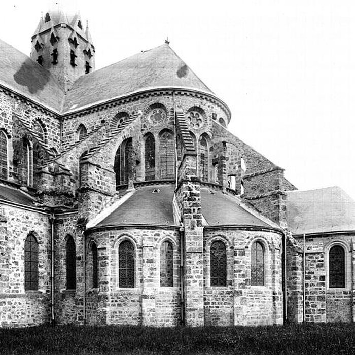 Photo de Abbaye des bénédictins saint-Pierre dOrbais-lAbbaye