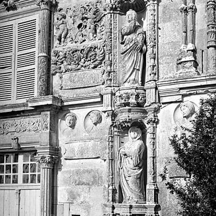 Photo de Château dUsson à Pons