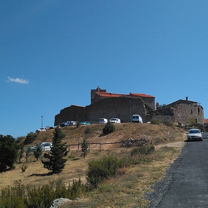 Photo de Vestiges du château et enceinte fortifiée