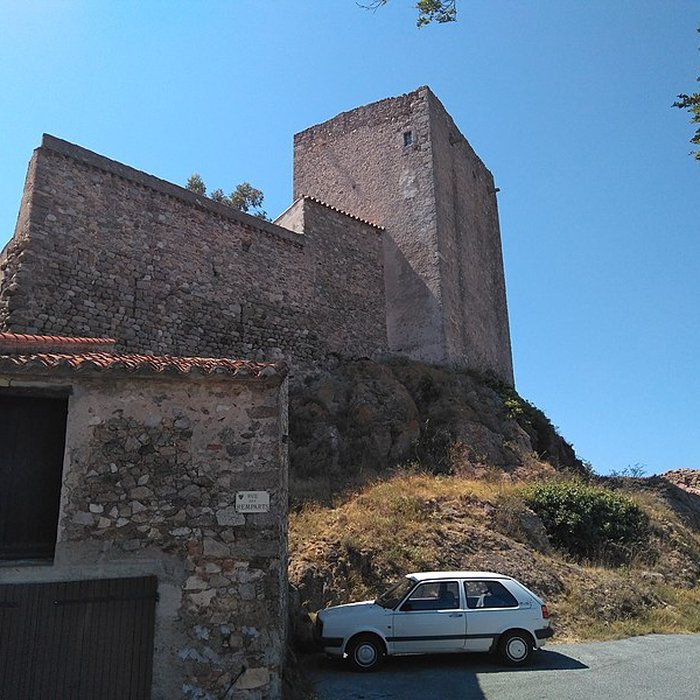 Photo de Vestiges du château et enceinte fortifiée