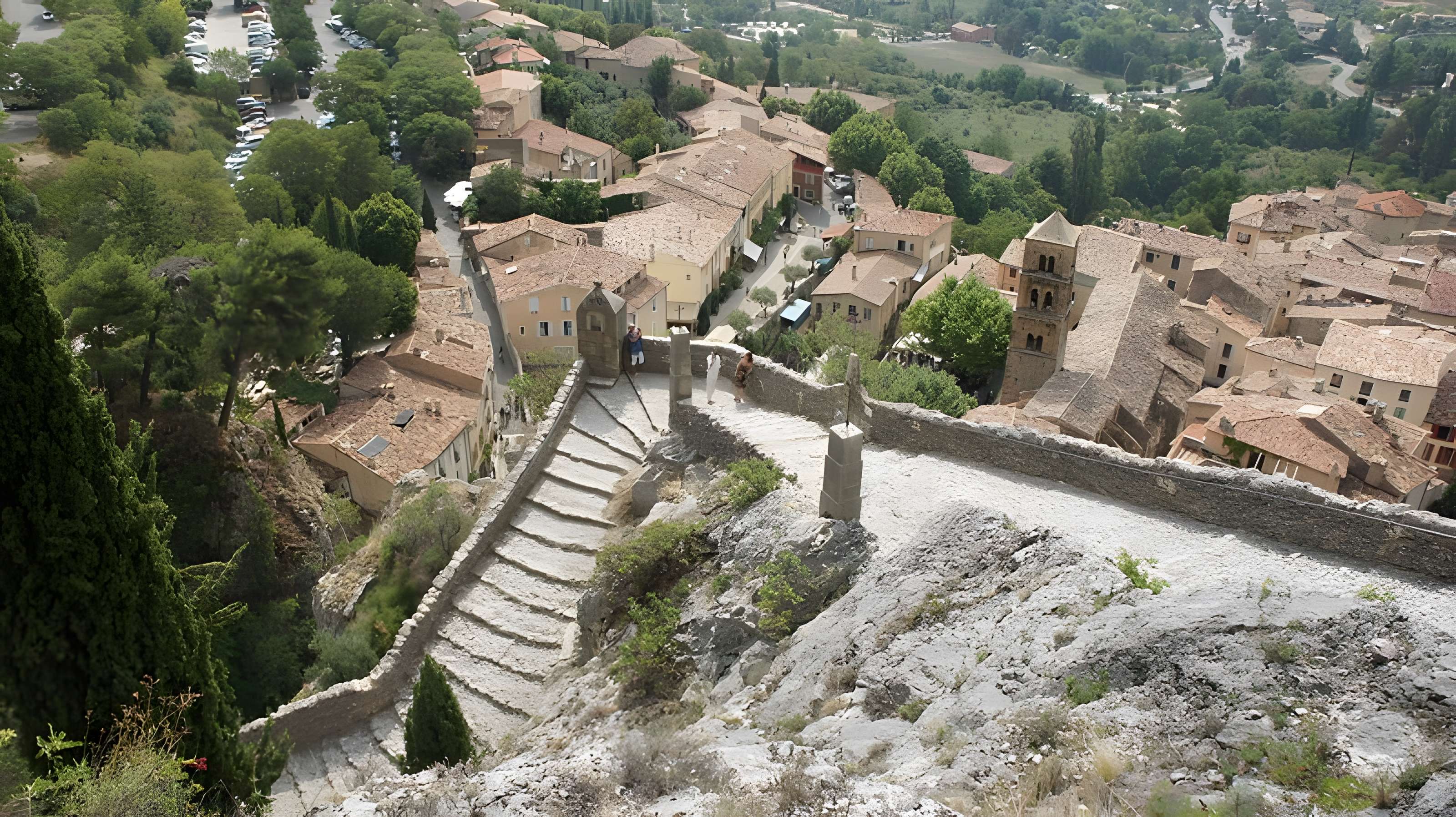 Cippe en pierre de Moustiers-Sainte-Marie 