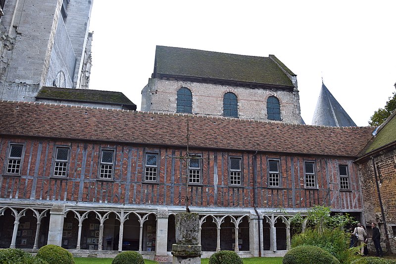 Cloître de la cathédrale de Beauvais