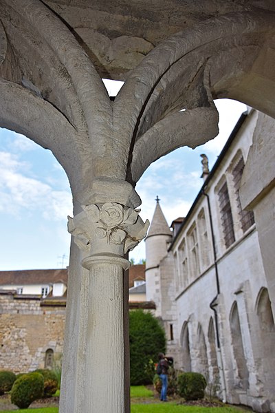Cloître de la cathédrale de Beauvais