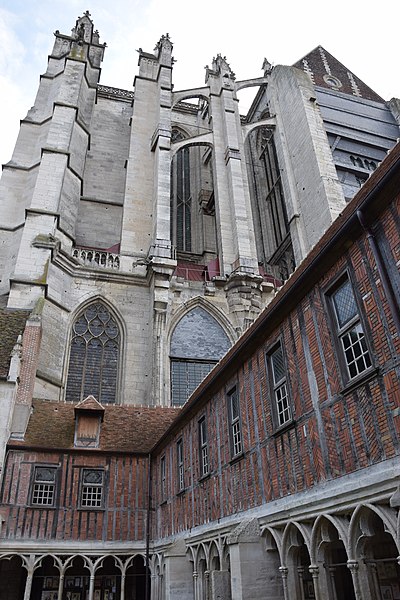 Cloître de la cathédrale de Beauvais