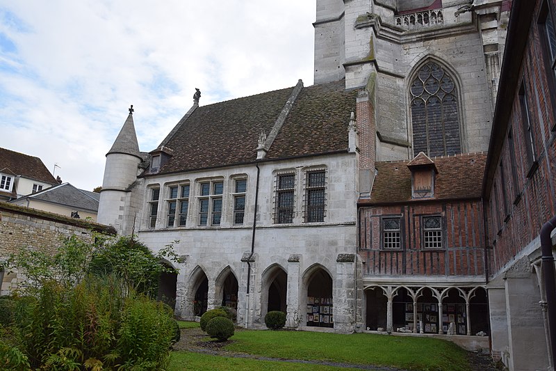Cloître de la cathédrale de Beauvais