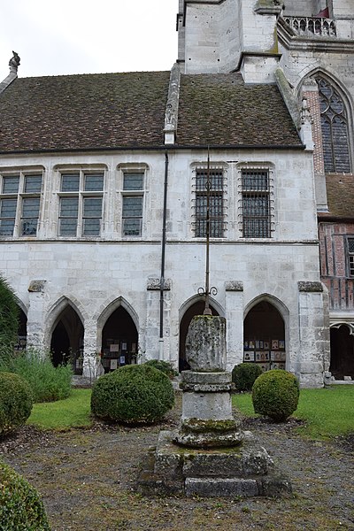 Cloître de la cathédrale de Beauvais