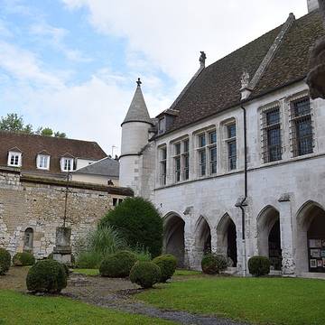 Cloître de la cathédrale de Beauvais