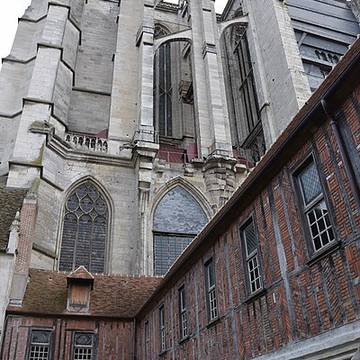 Cloître de la cathédrale de Beauvais