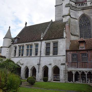Cloître de la cathédrale de Beauvais