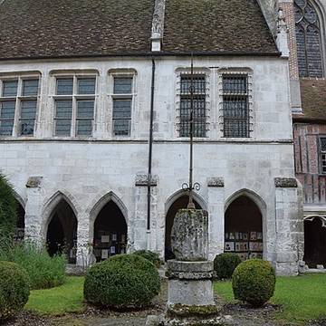 Cloître de la cathédrale de Beauvais