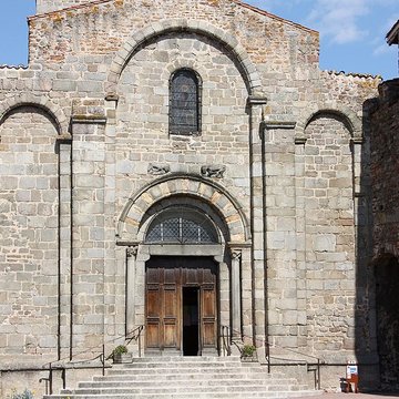Collégiale Saint-Pierre de Pouilly-lès-Feurs