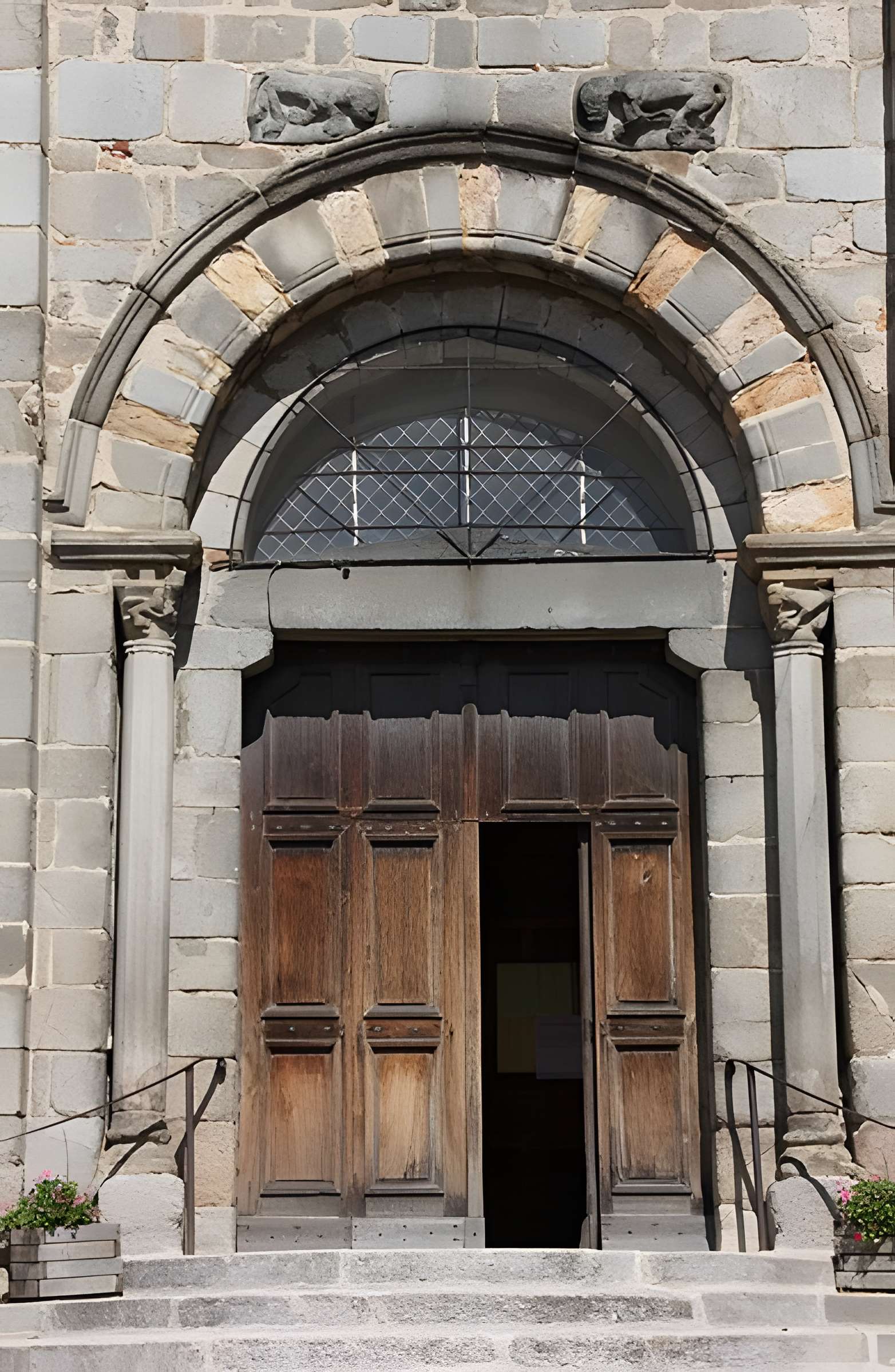 Collégiale Saint-Pierre de Pouilly-lès-Feurs