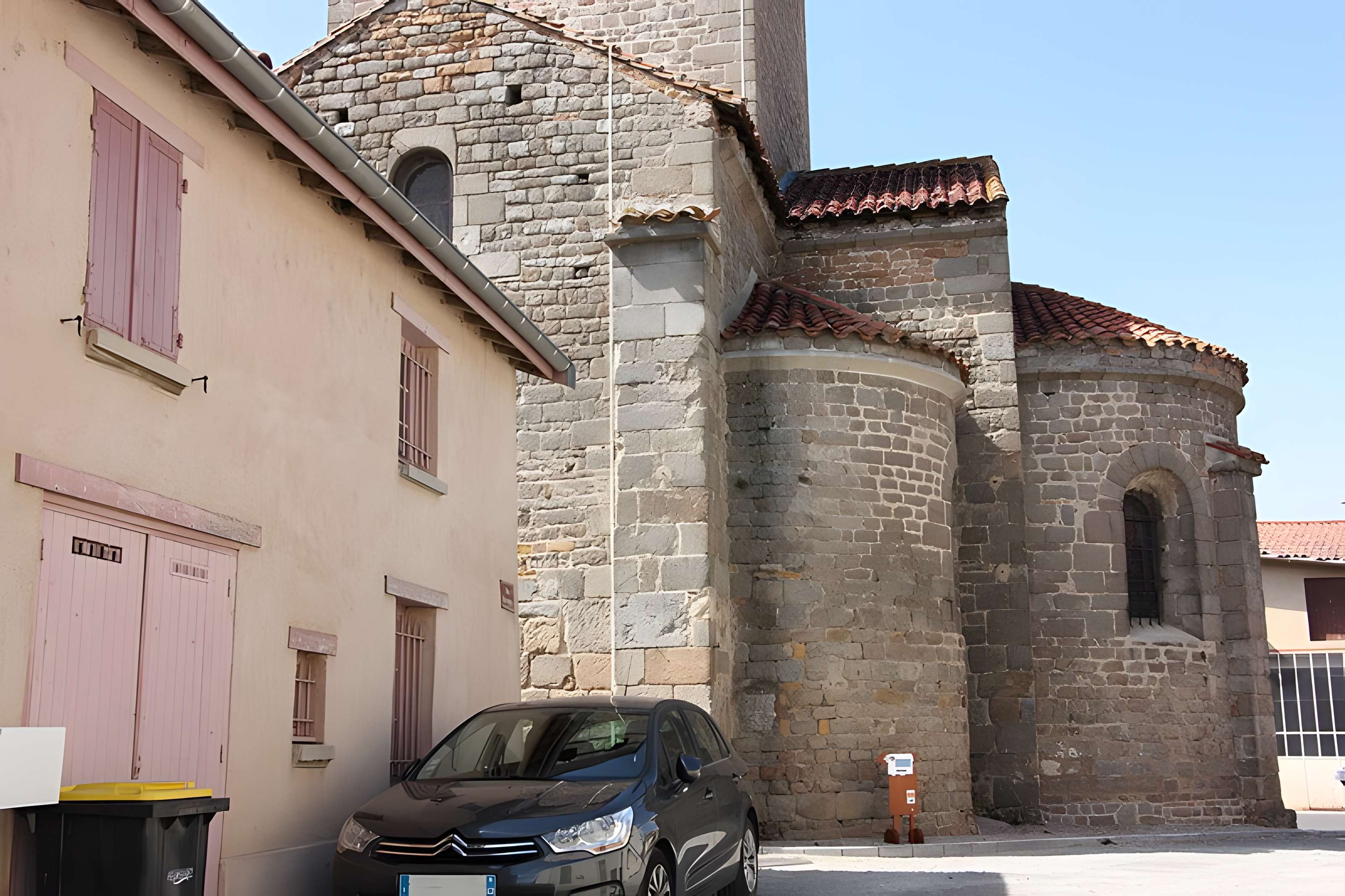 Collégiale Saint-Pierre de Pouilly-lès-Feurs