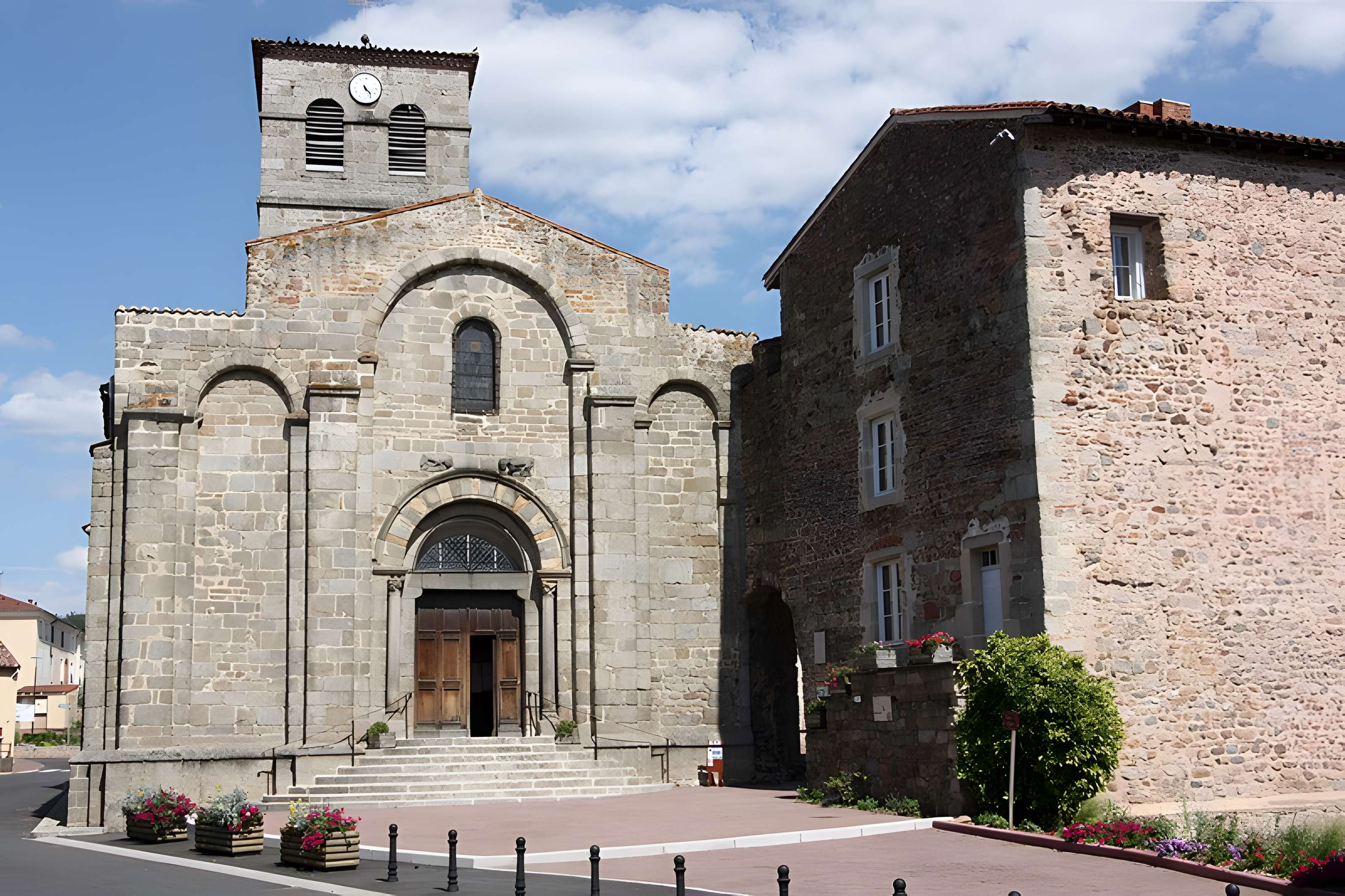 Collégiale Saint-Pierre de Pouilly-lès-Feurs