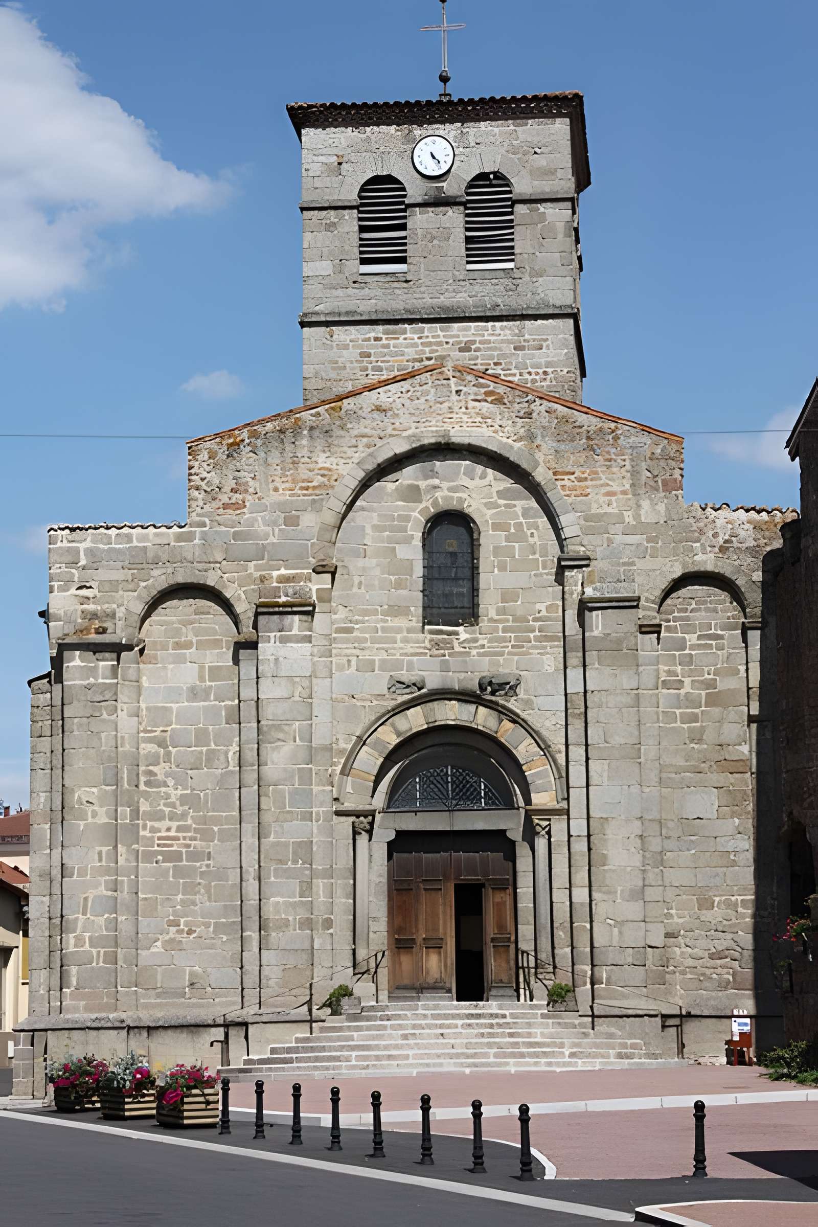 Collégiale Saint-Pierre de Pouilly-lès-Feurs