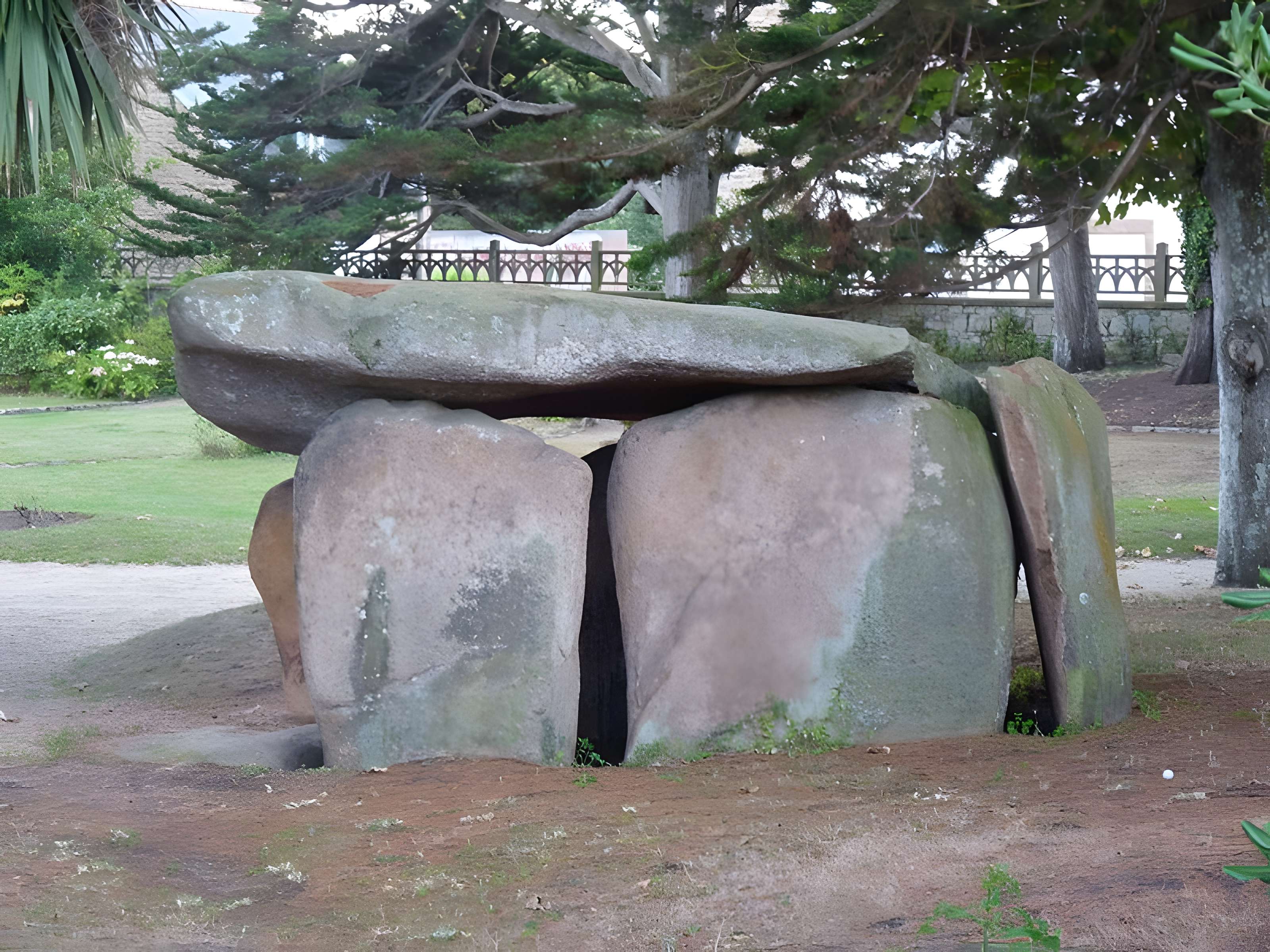 Dolmen de Kerellec à Trébeurden 