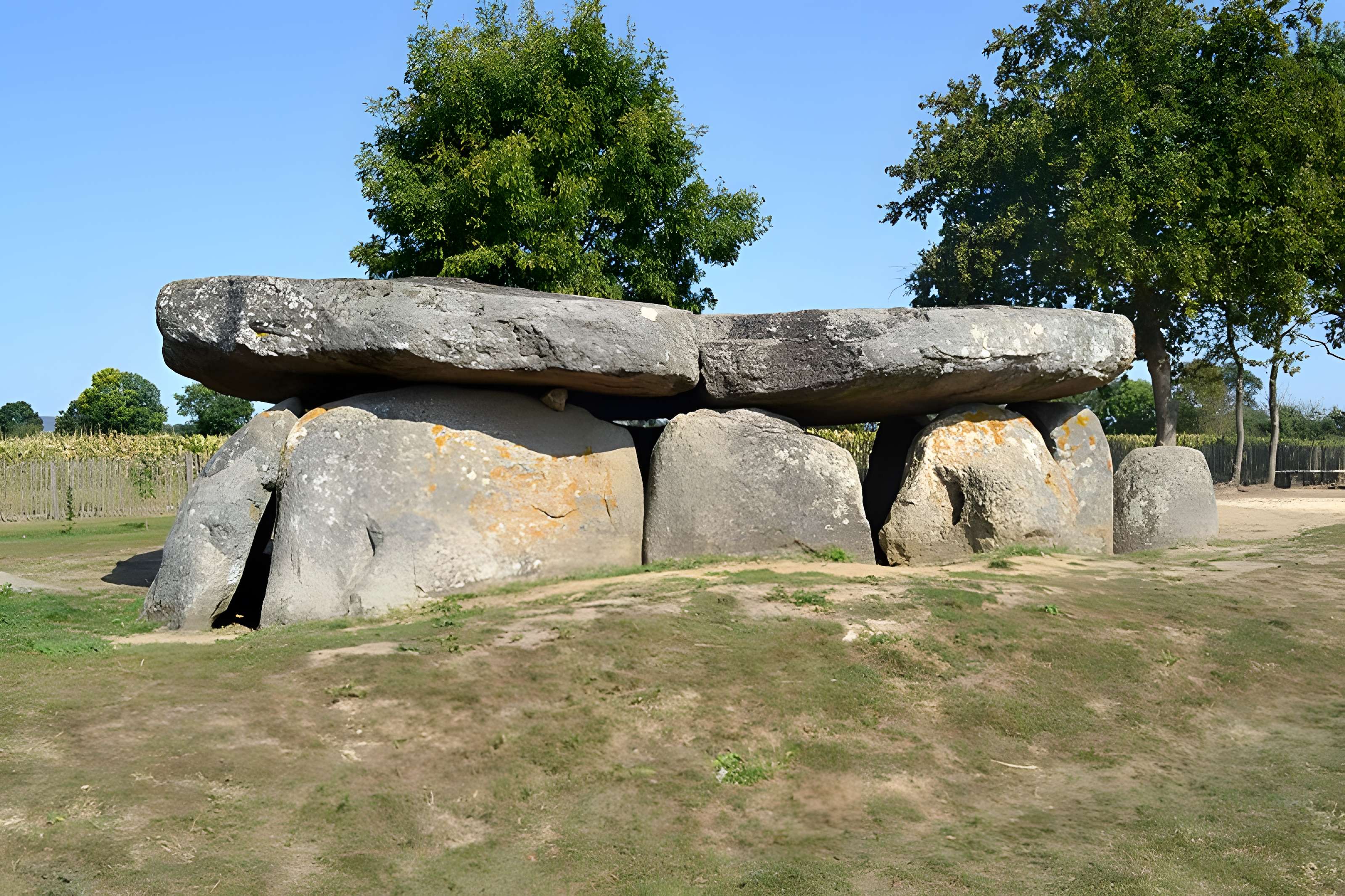 Dolmen de la Frébouchère au Bernard