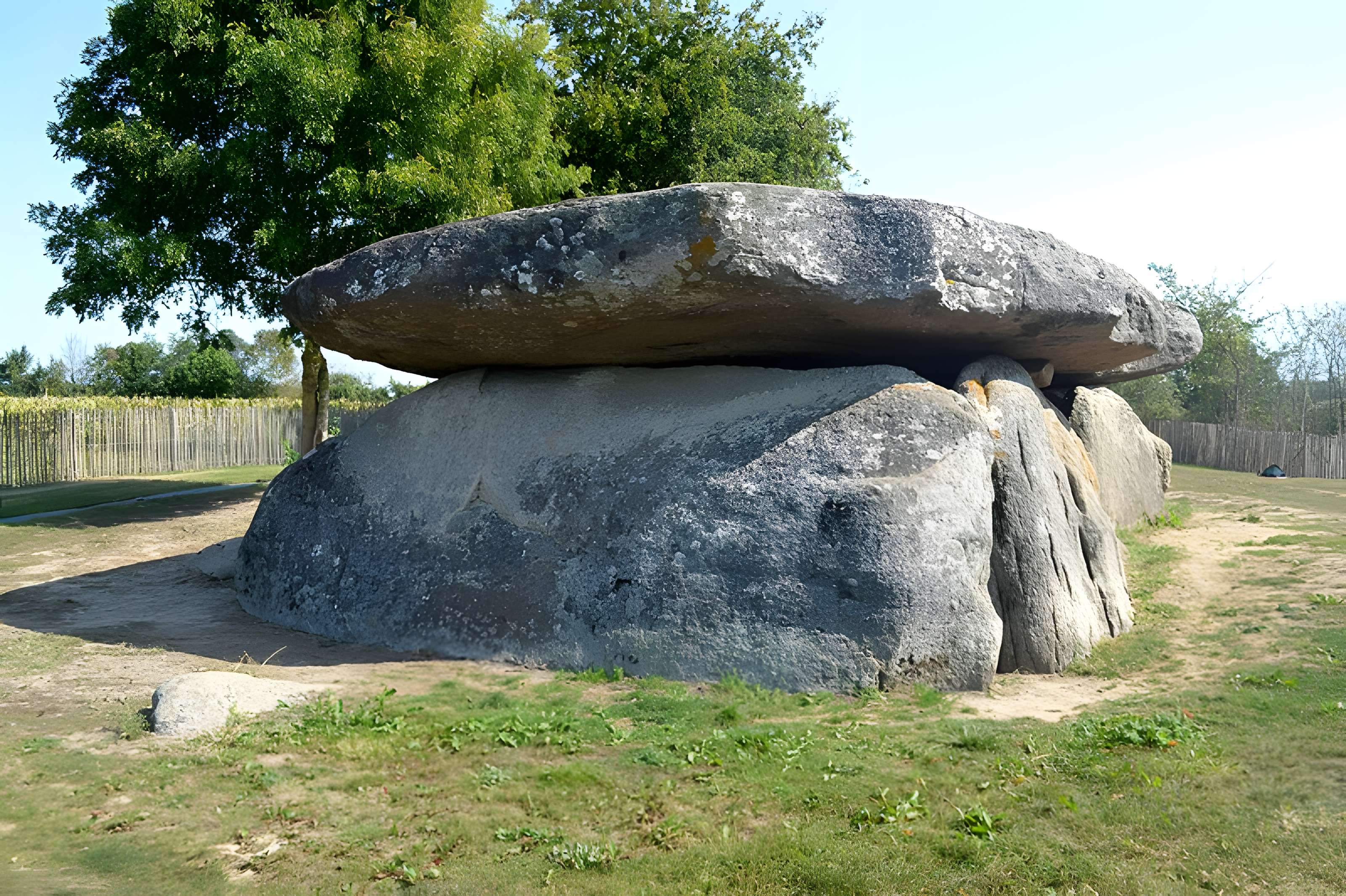 Dolmen de la Frébouchère au Bernard