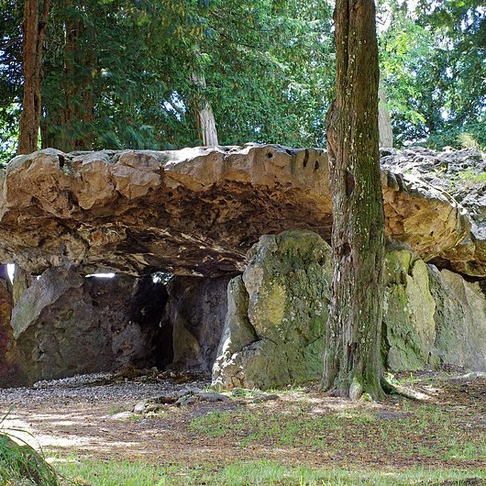 Photo de Dolmen de la Grotte aux Fées à Saint-Antoine-du-Rocher