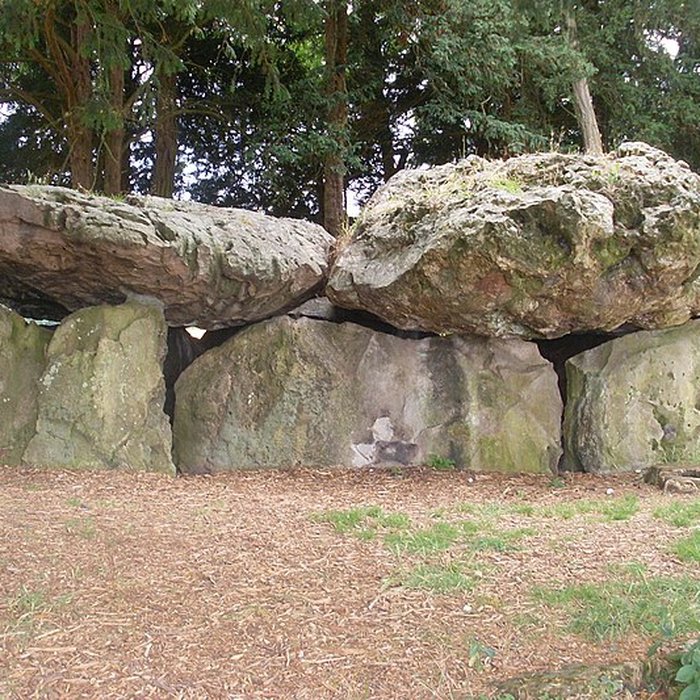 Photo de Dolmen de la Grotte aux Fées à Saint-Antoine-du-Rocher