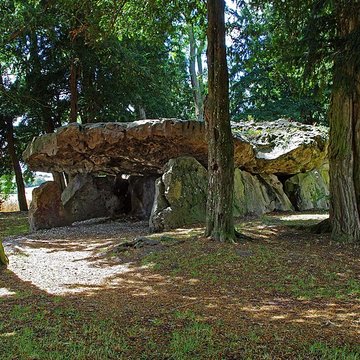 Dolmen de la Grotte aux Fées à Saint-Antoine-du-Rocher