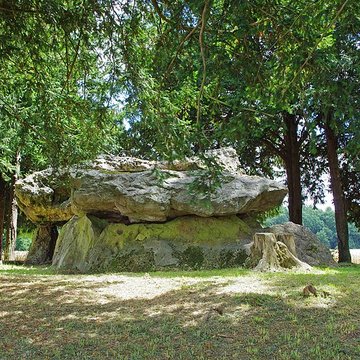 Dolmen de la Grotte aux Fées à Saint-Antoine-du-Rocher
