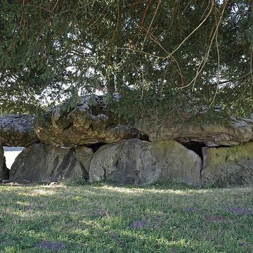 Dolmen de la Grotte aux Fées à Saint-Antoine-du-Rocher