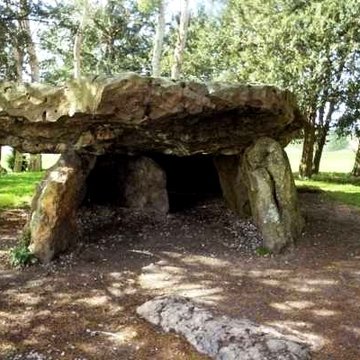 Dolmen de la Grotte aux Fées à Saint-Antoine-du-Rocher