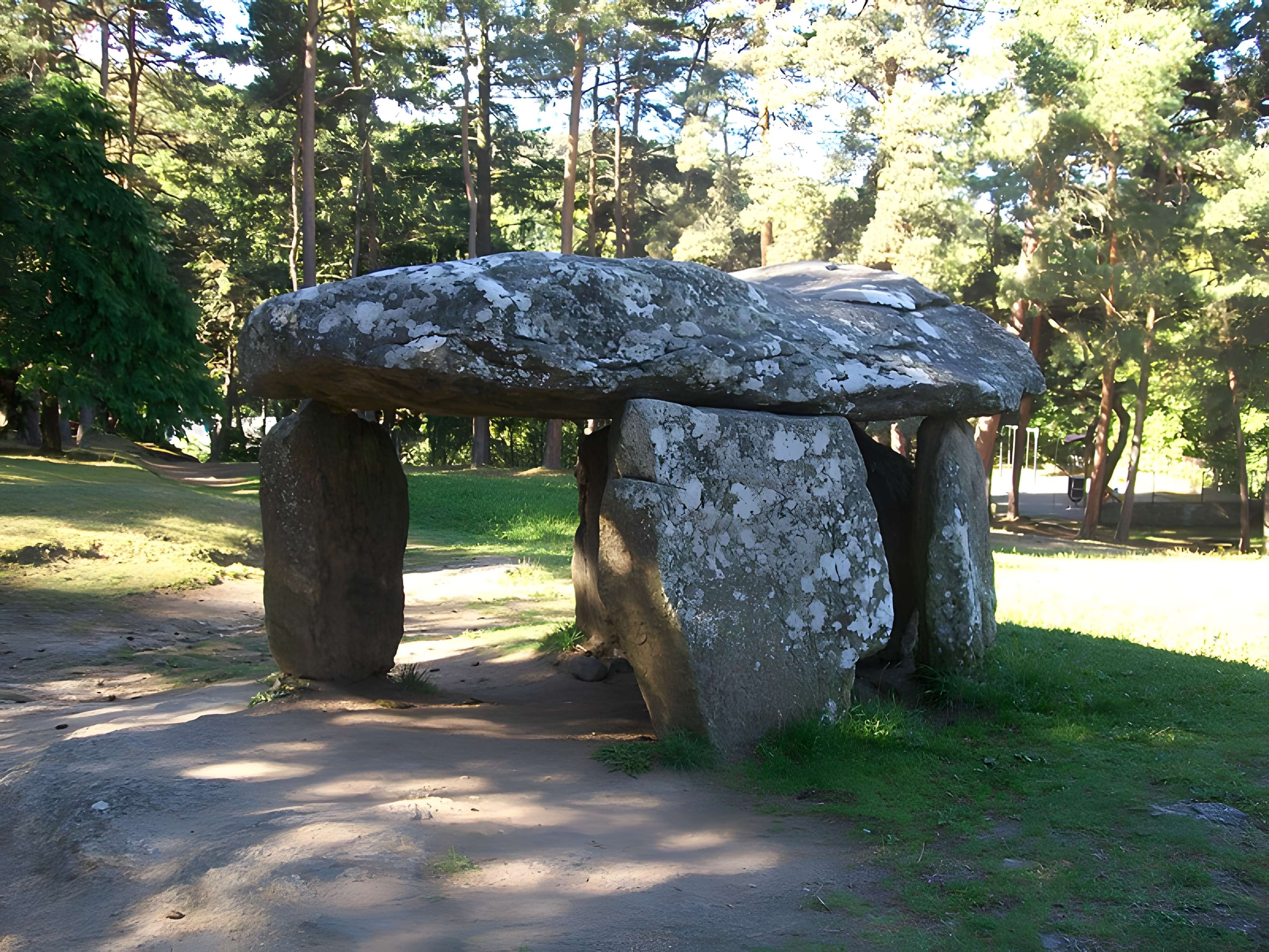Dolmen du Parc à Saint-Nectaire