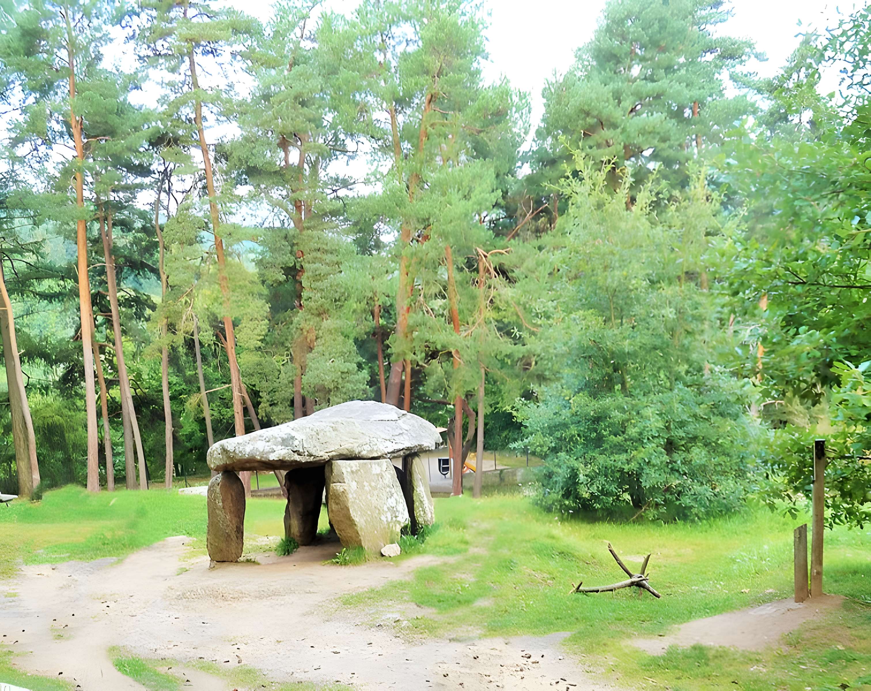 Dolmen du Parc à Saint-Nectaire