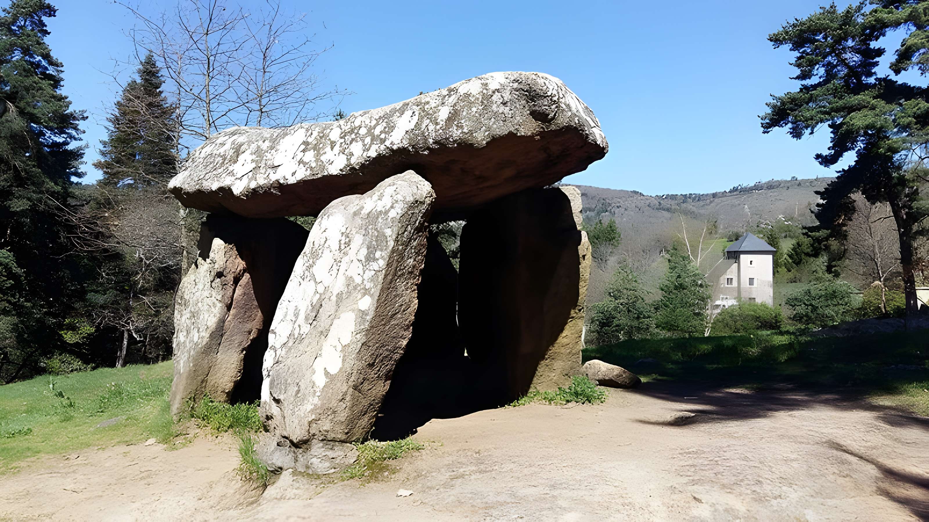 Dolmen du Parc à Saint-Nectaire
