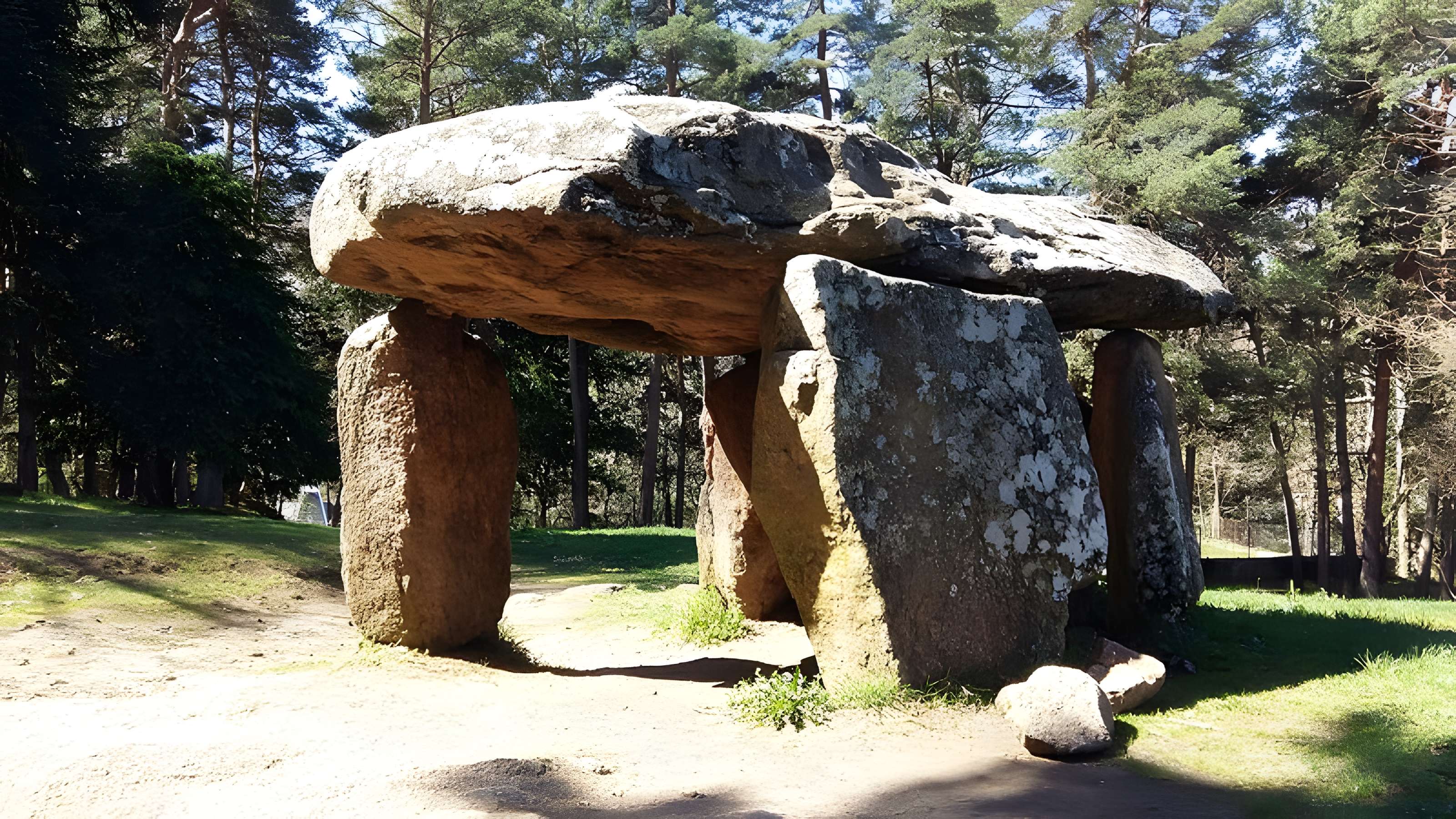 Dolmen du Parc à Saint-Nectaire