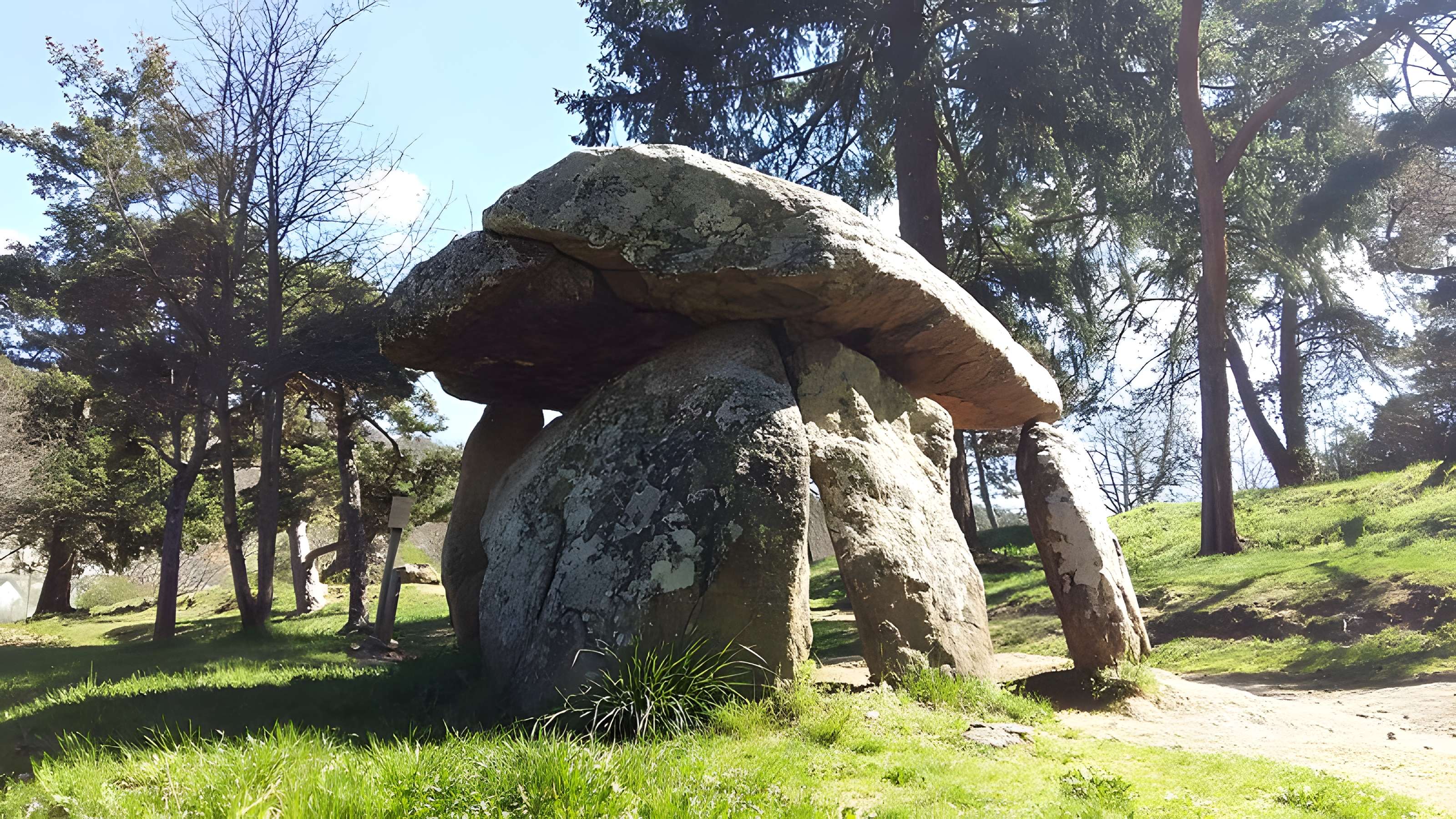 Dolmen du Parc à Saint-Nectaire