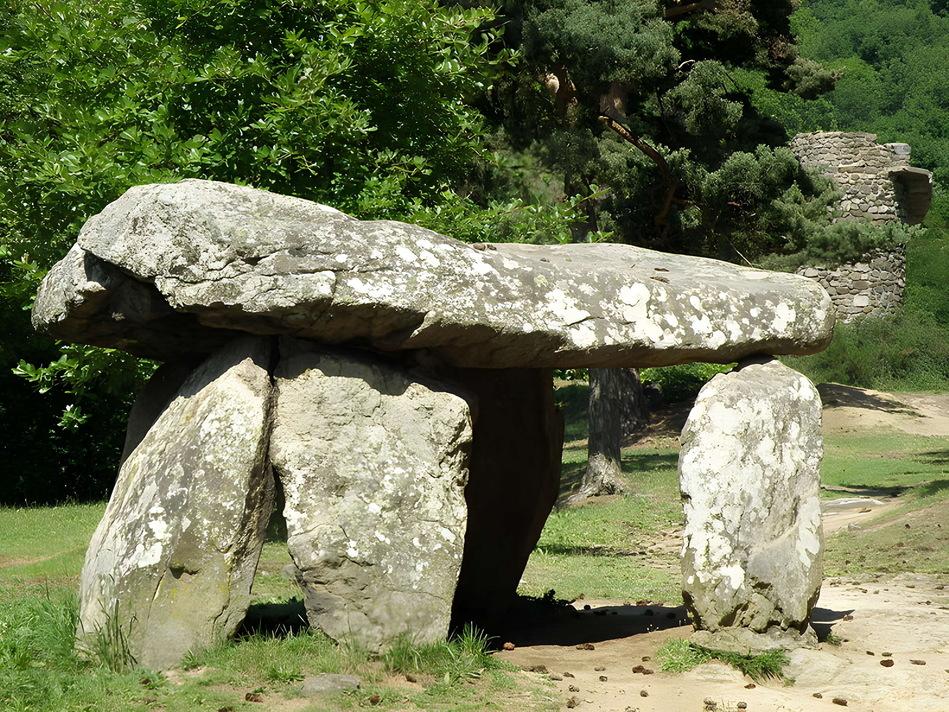 Dolmen du Parc à Saint-Nectaire
