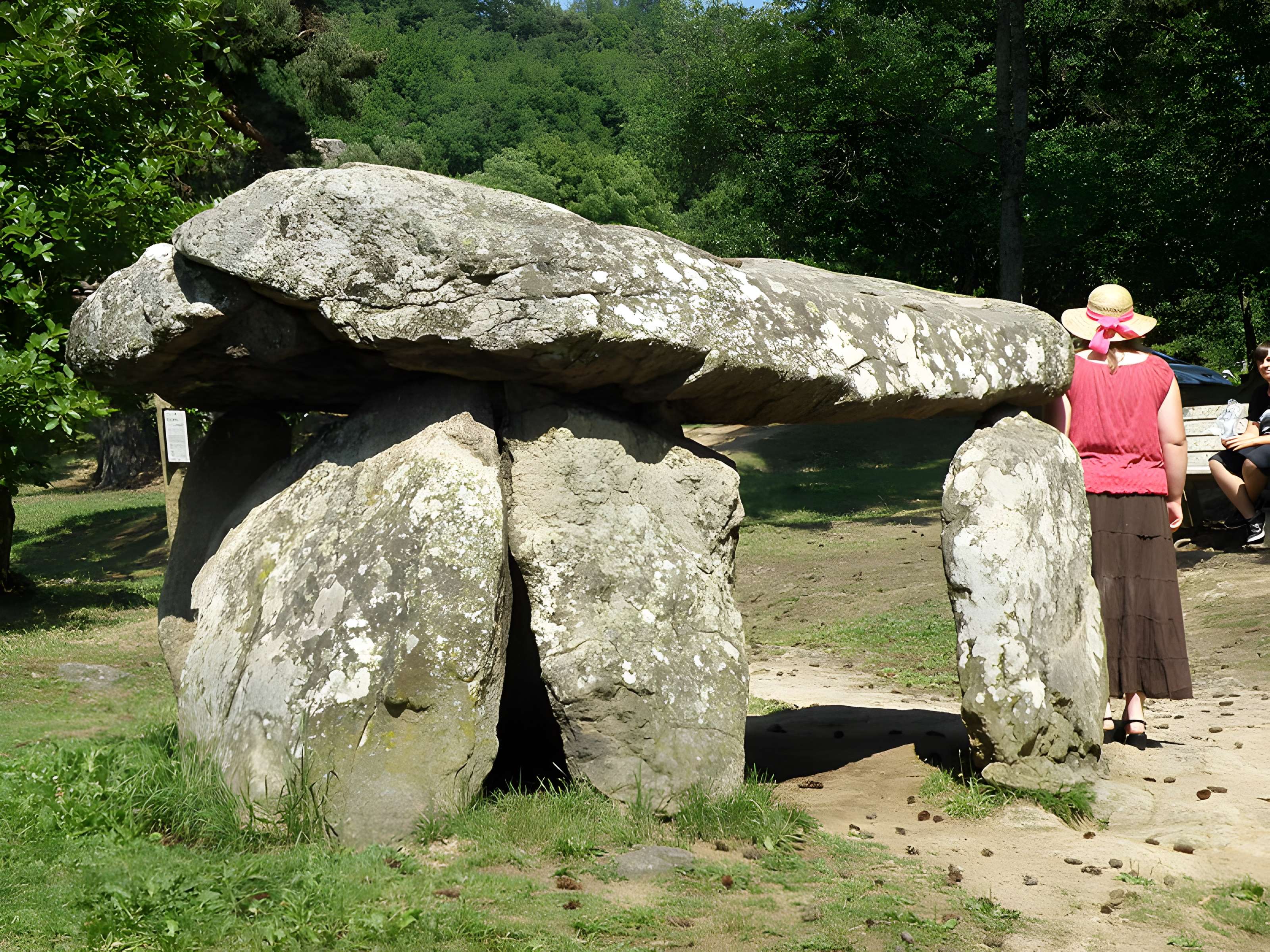 Dolmen du Parc à Saint-Nectaire