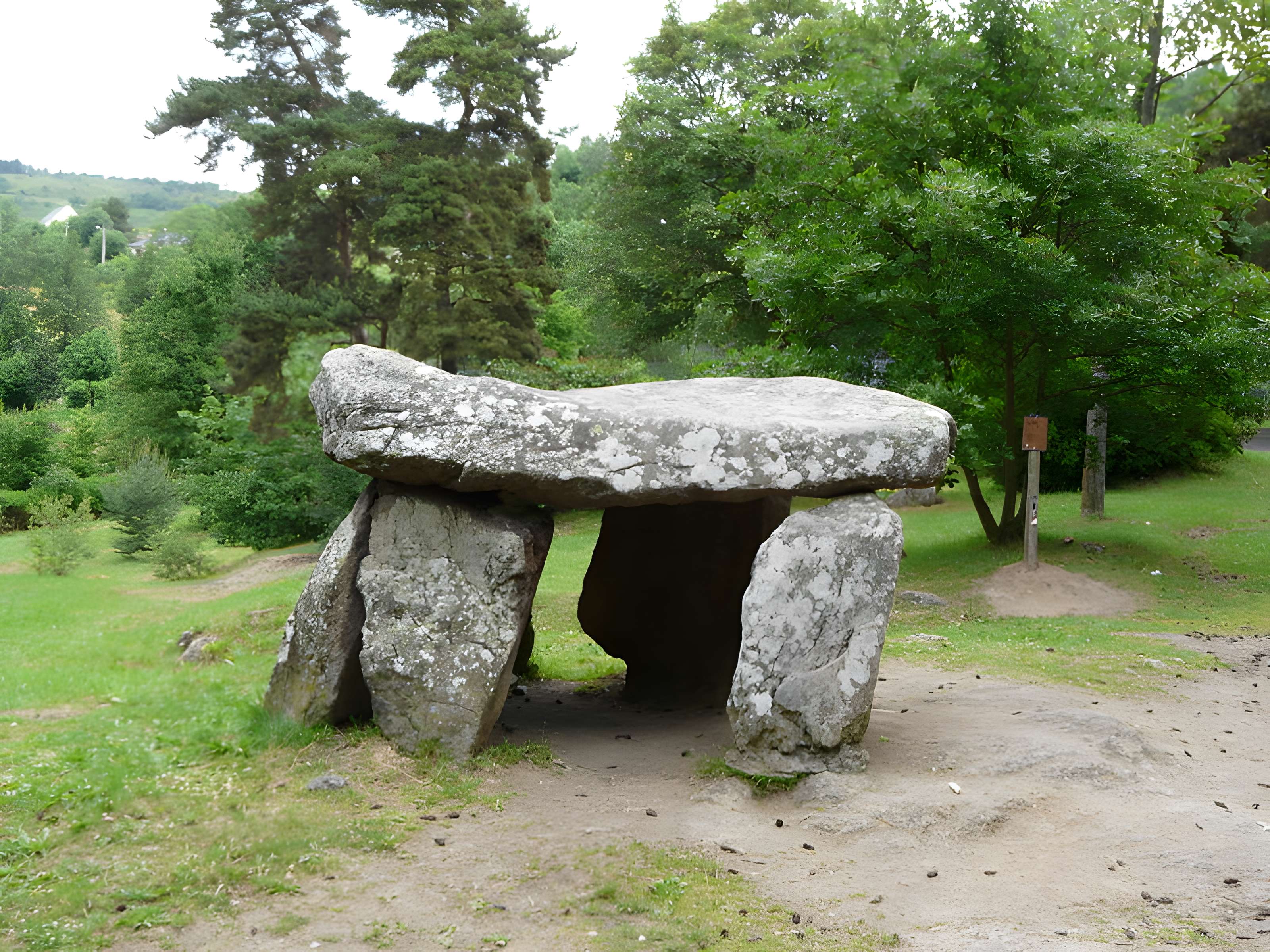 Dolmen du Parc à Saint-Nectaire