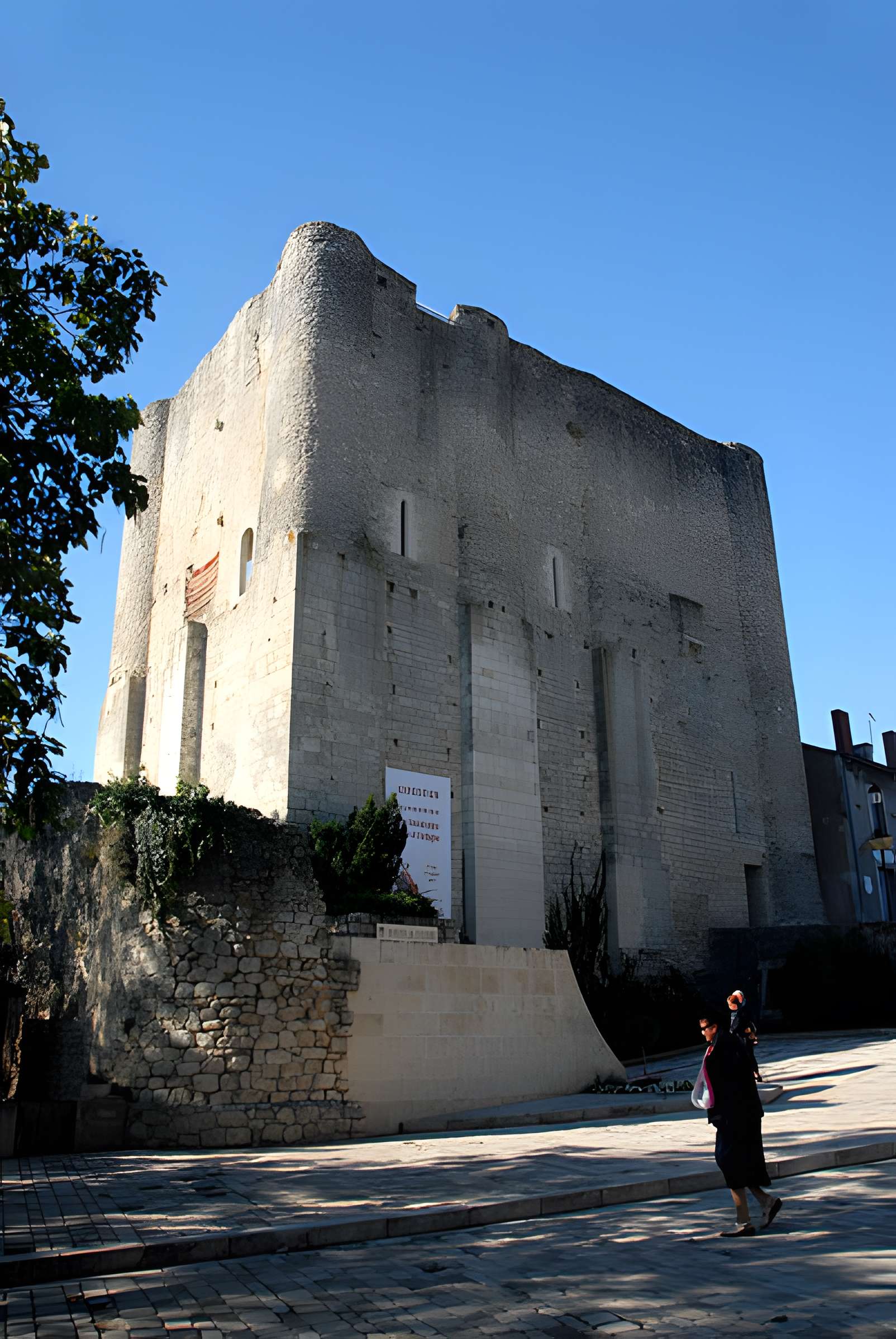 Donjon de Gouzon