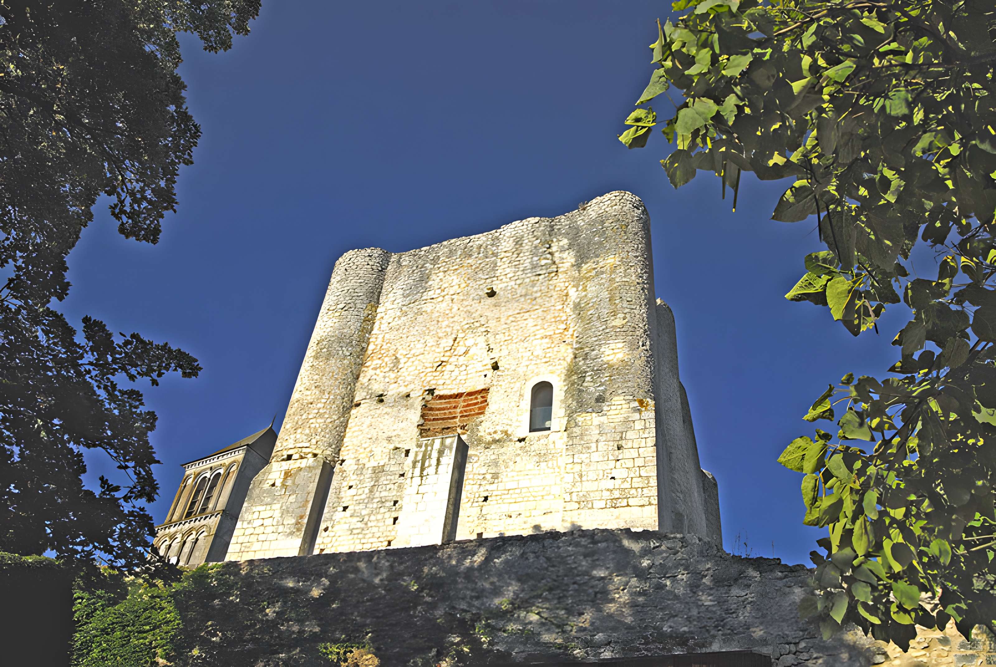 Donjon de Gouzon
