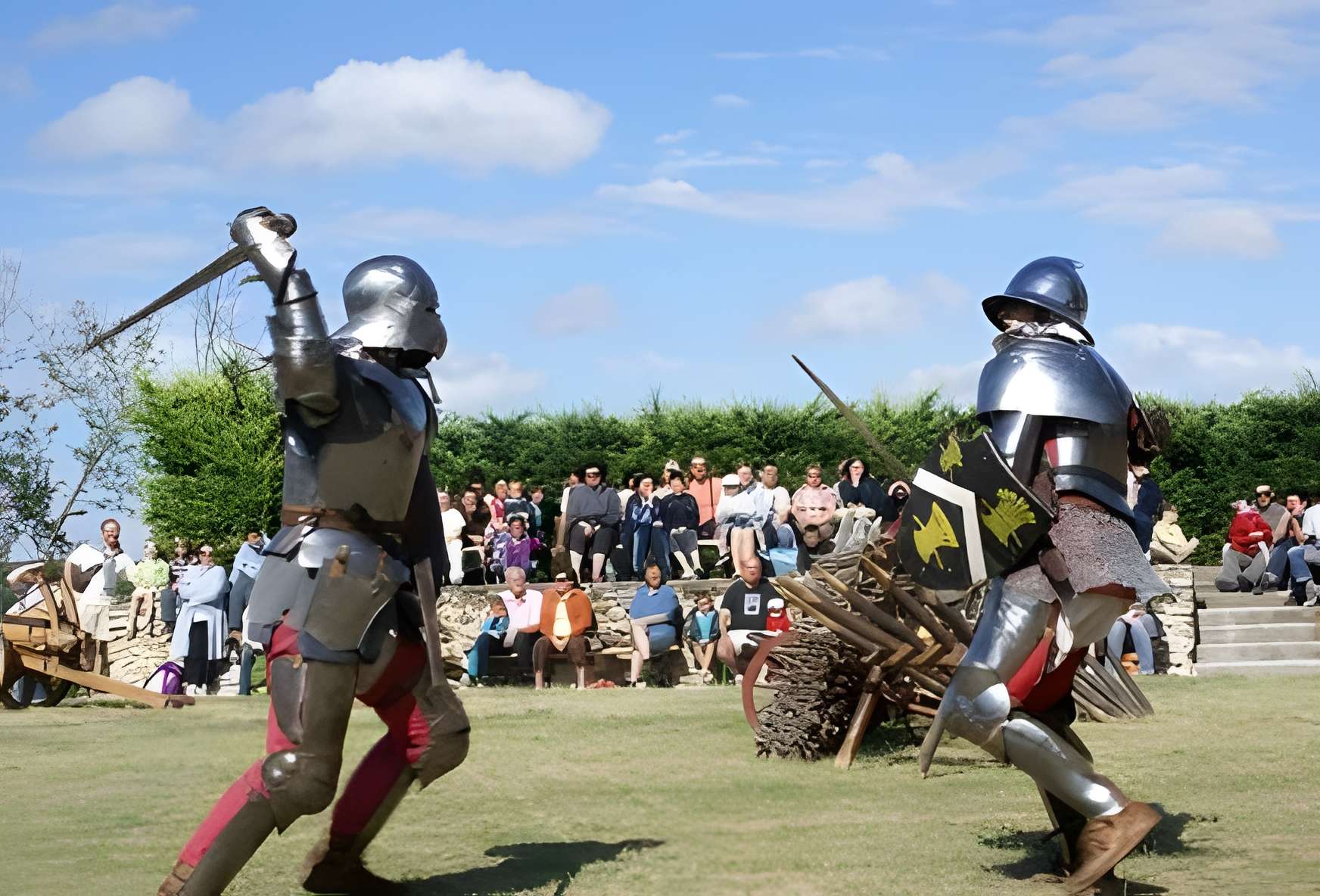 Donjon du Faucon Noir Animation médiévale - combats de chavaliers