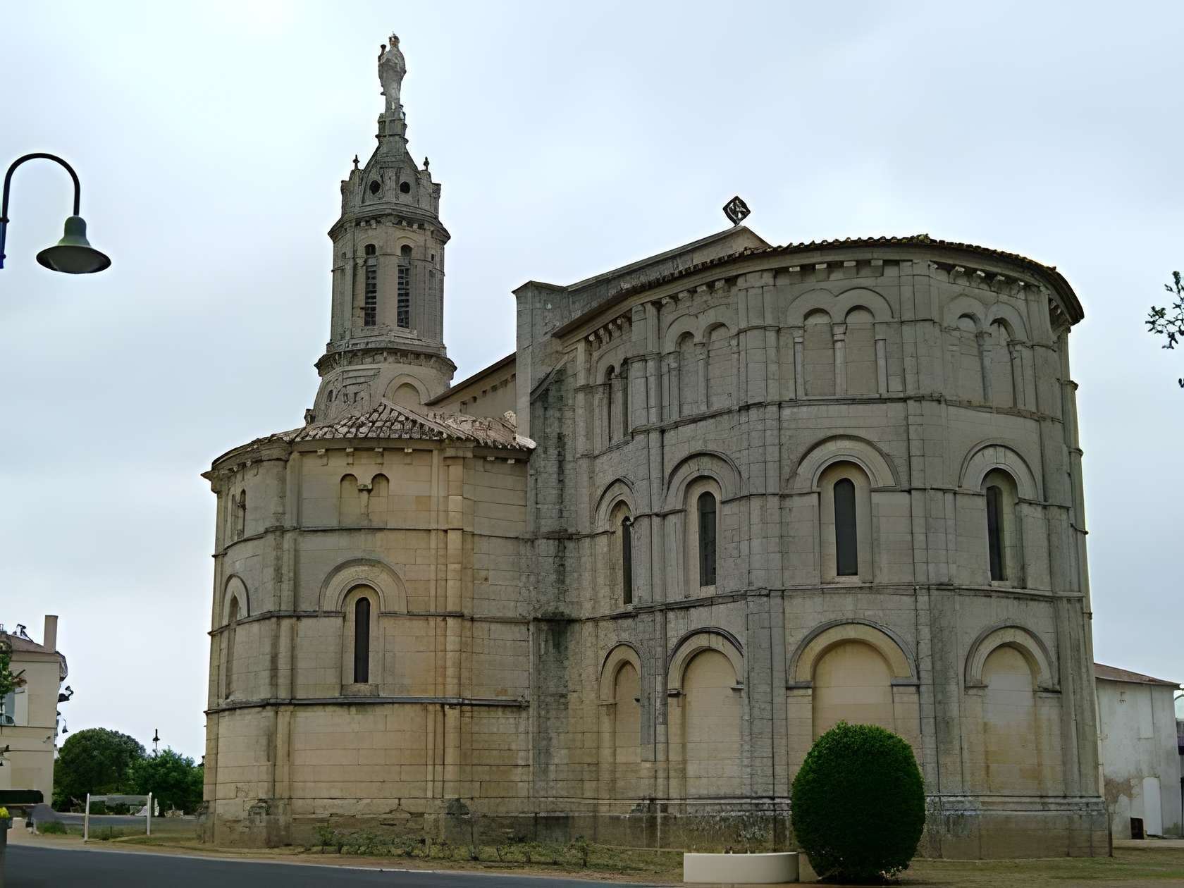Église Notre-Dame de Bayon-sur-Gironde chevet