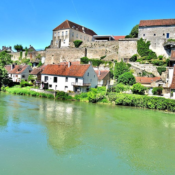 Photo de Enceinte médiévale de Pesmes