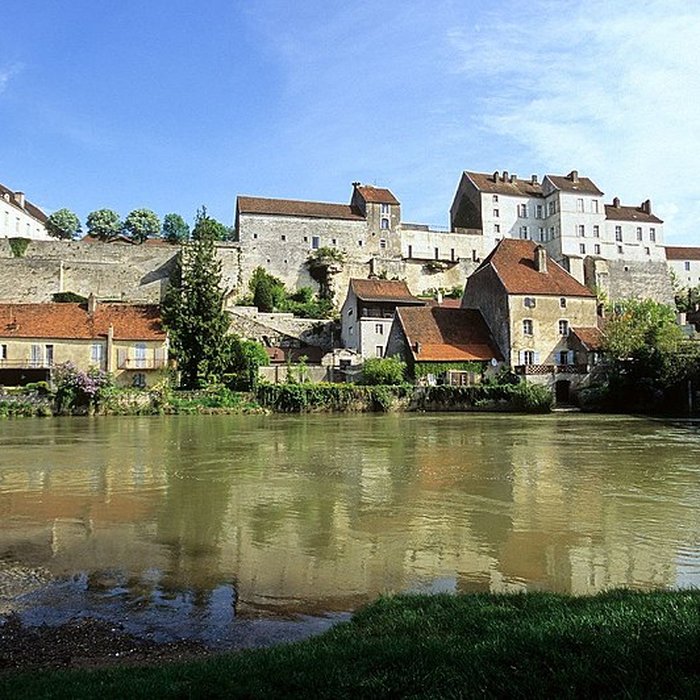 Photo de Enceinte médiévale de Pesmes
