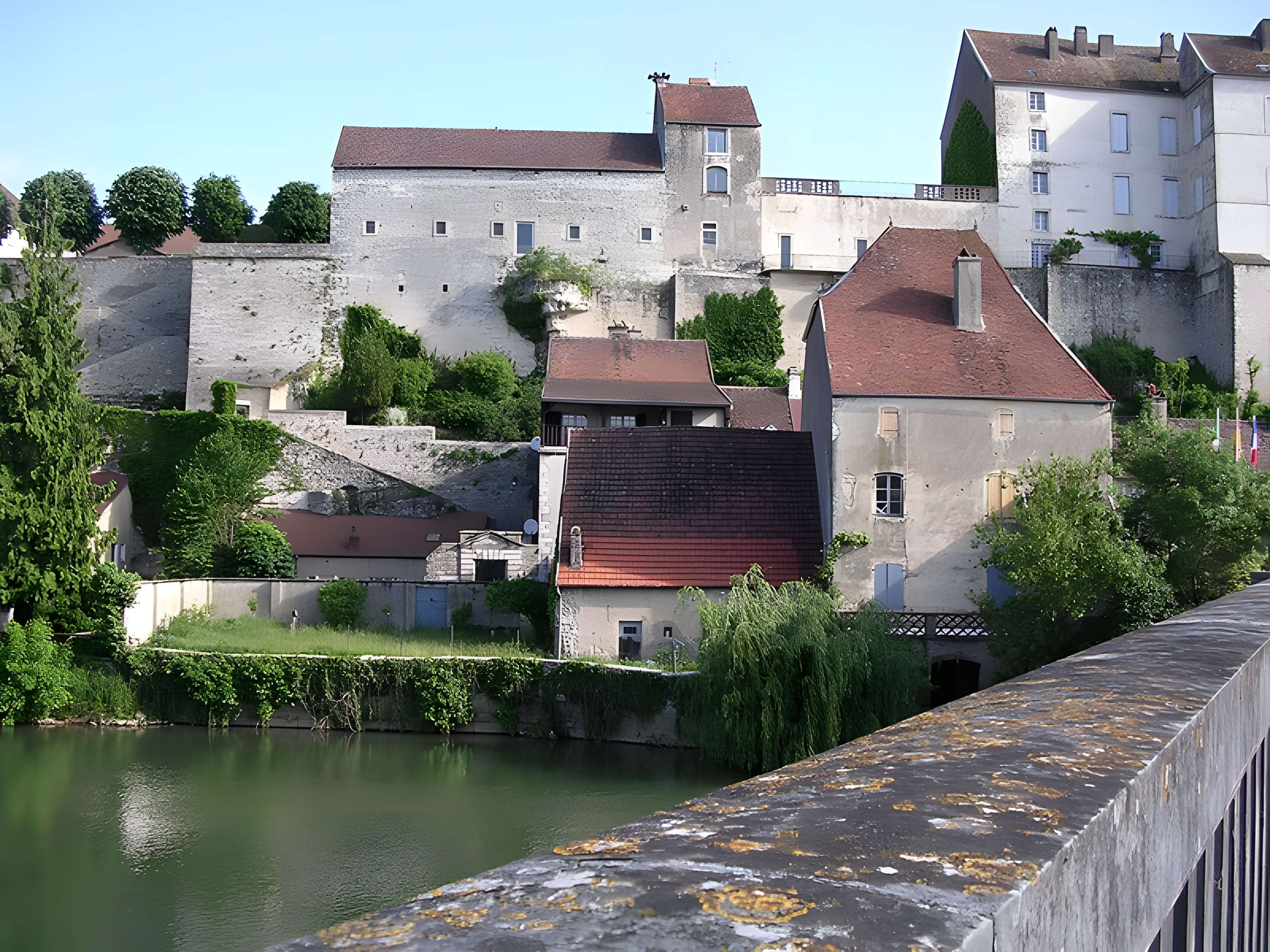 Enceinte médiévale de Pesmes