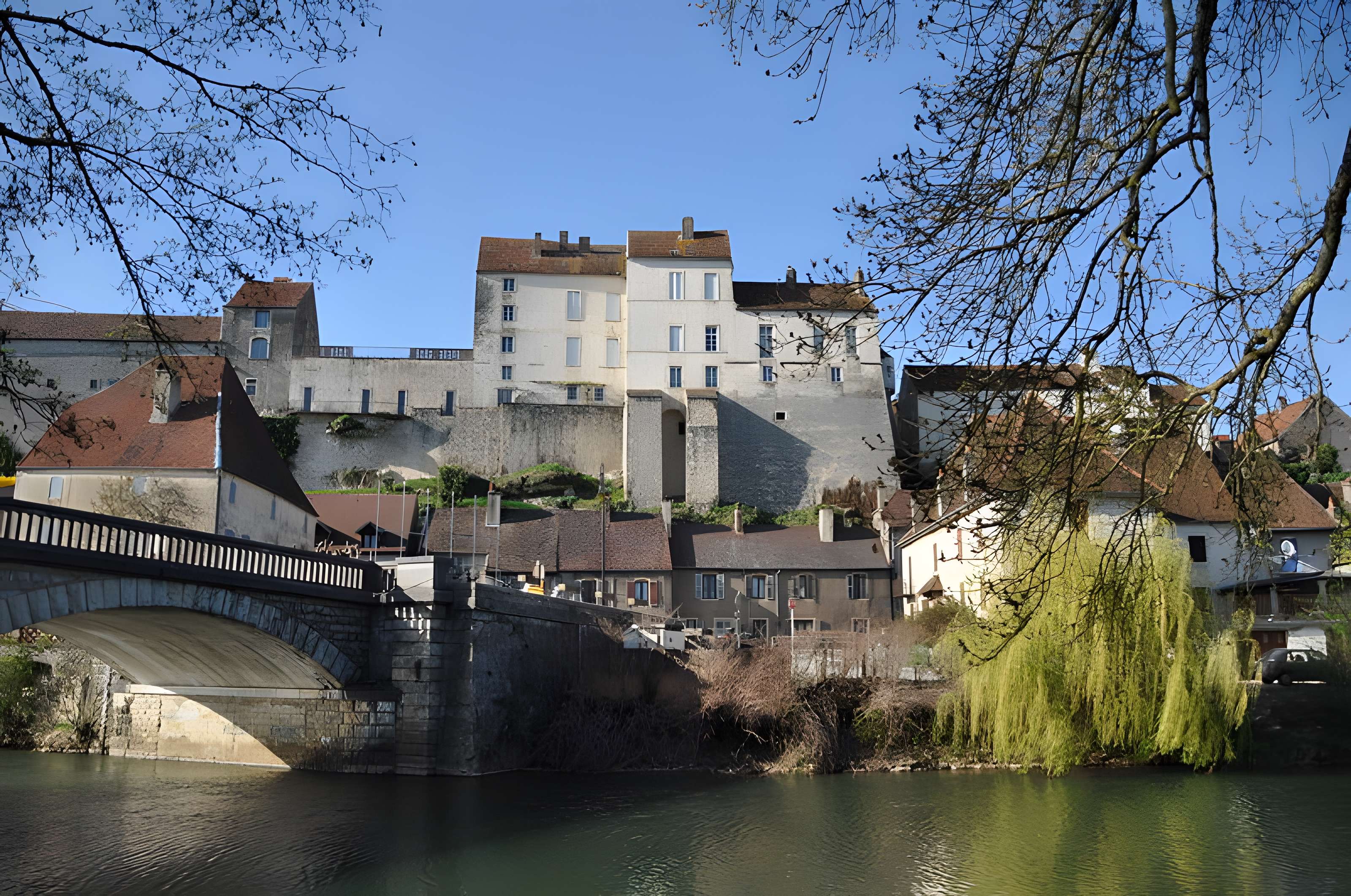 Enceinte médiévale de Pesmes