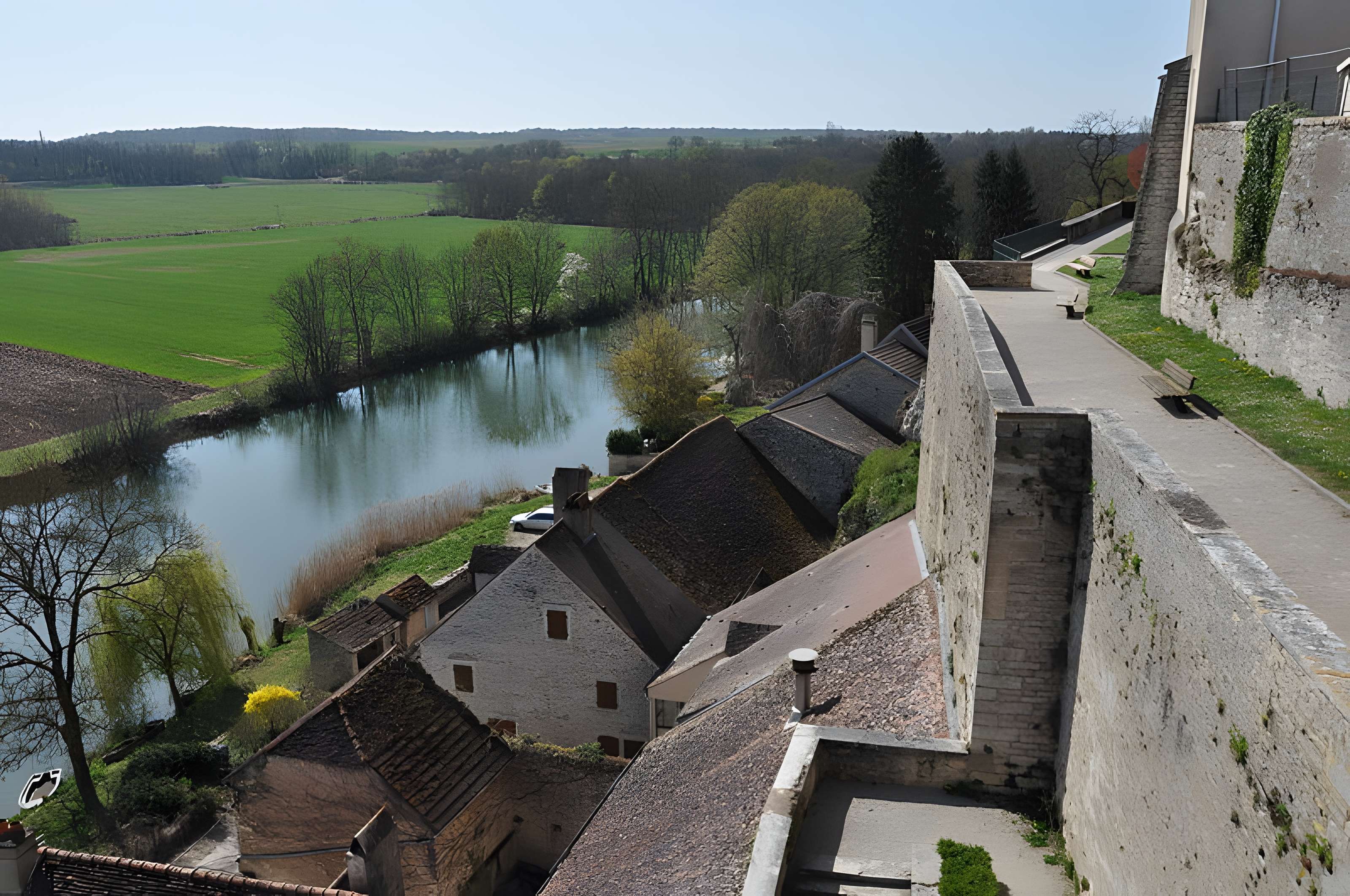 Enceinte médiévale de Pesmes