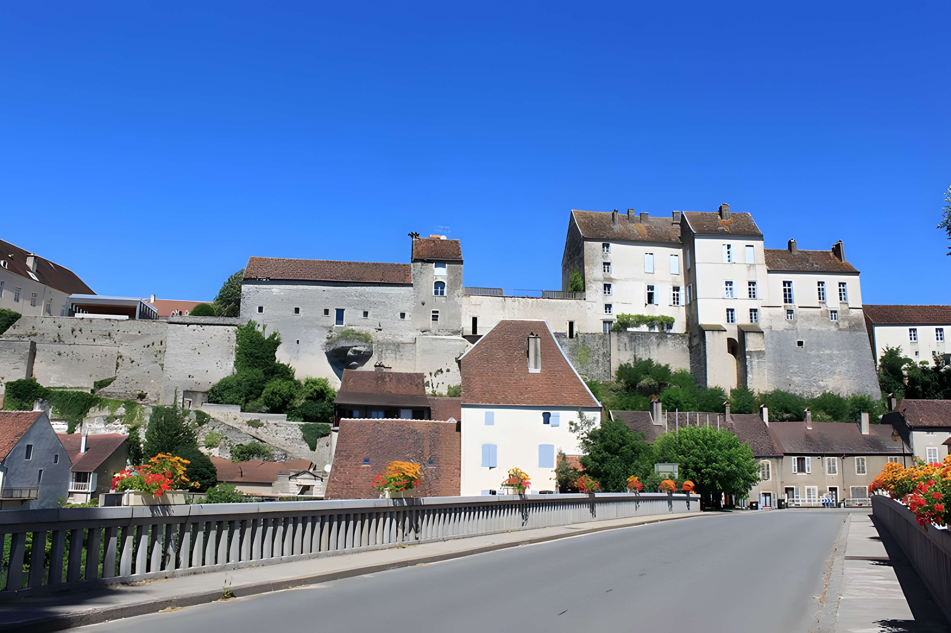 Enceinte médiévale de Pesmes