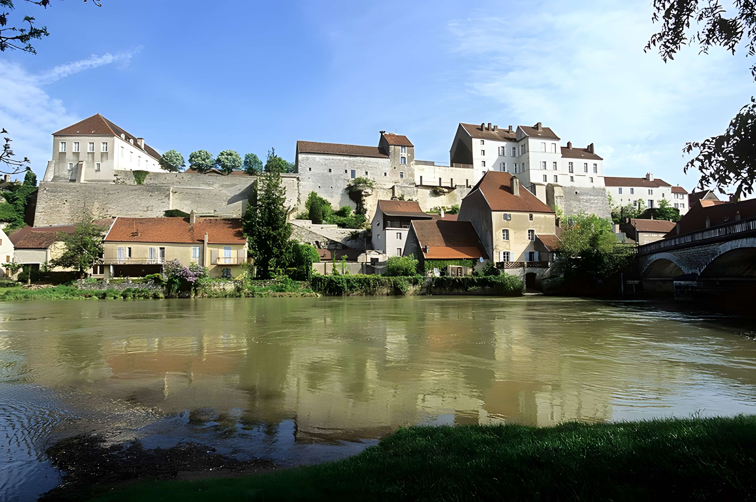 Enceinte médiévale de Pesmes