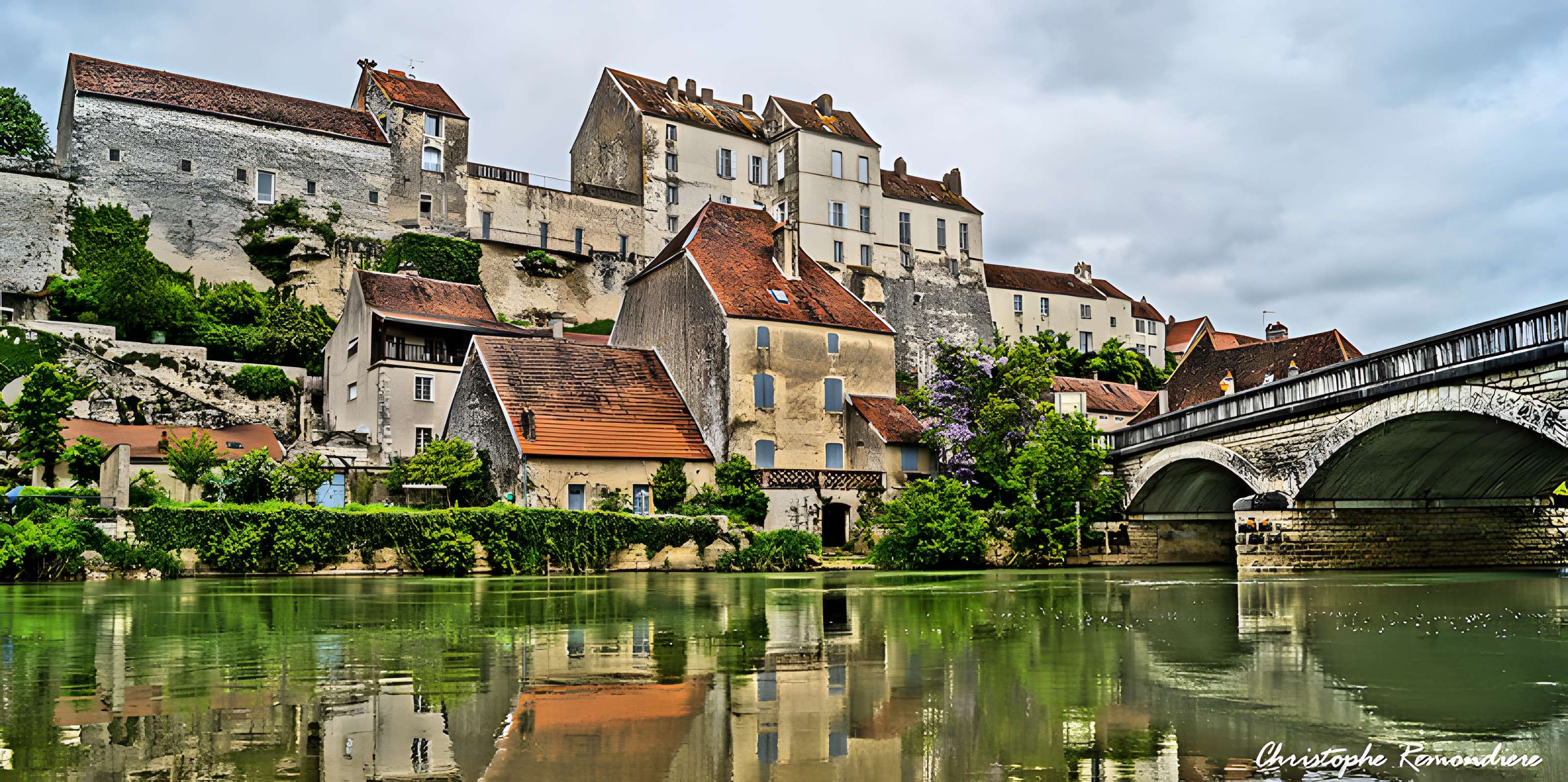 Enceinte médiévale de Pesmes