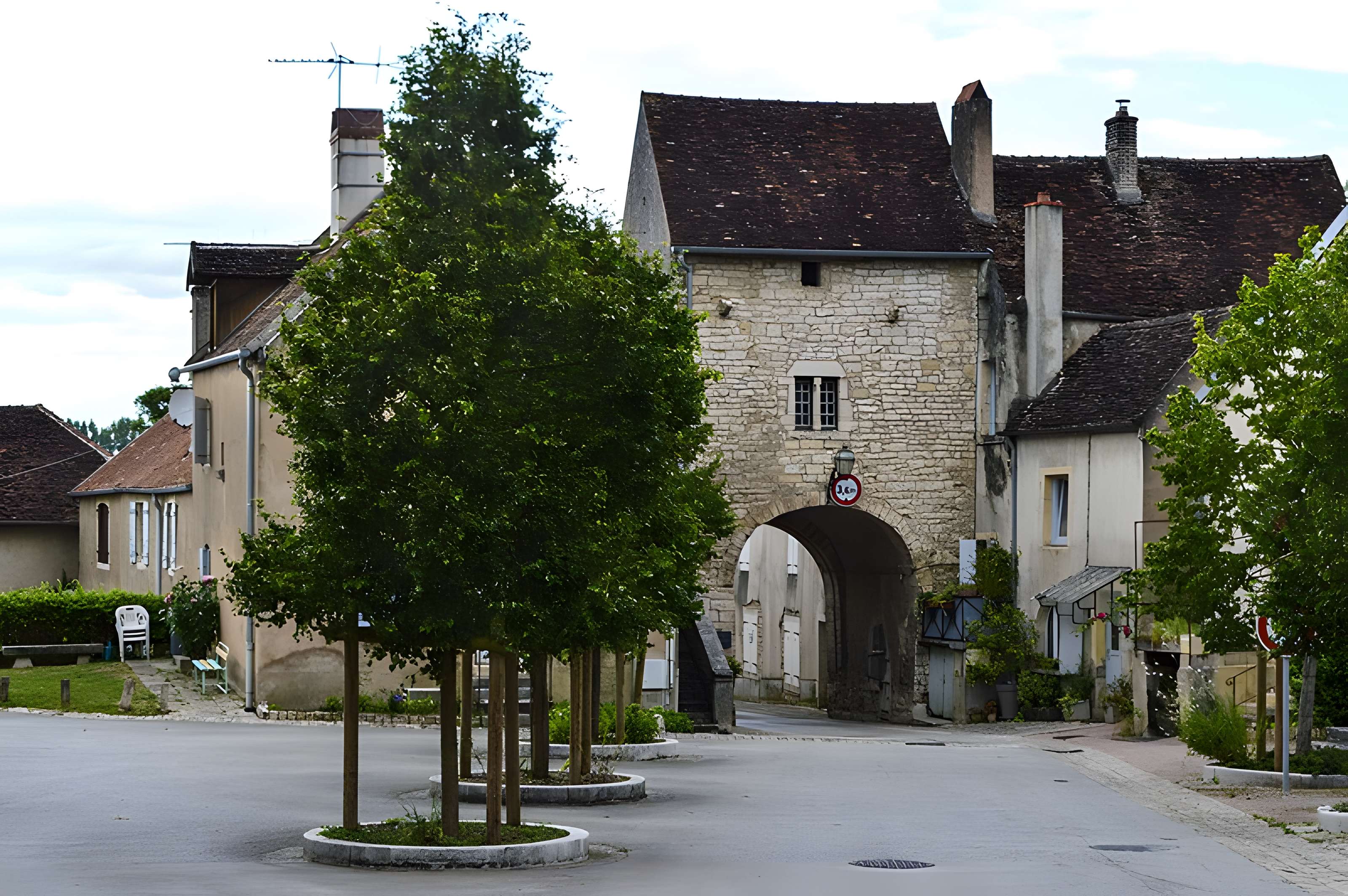 Enceinte médiévale de Pesmes